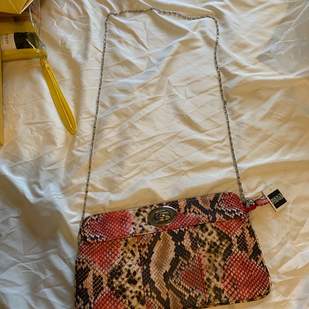 Red clutch - Picture 3 of 5